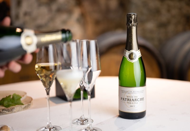 Cremant De Bourgogne Brut Pouring Manon Viguier