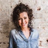 elisa holding quiche (aritettamanzi) copy