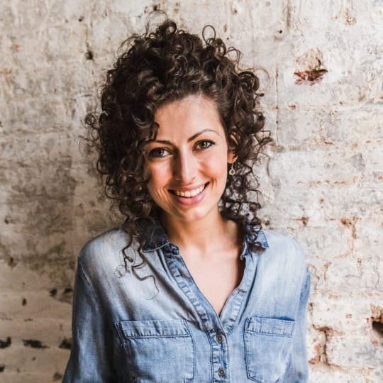 elisa holding quiche (aritettamanzi) copy